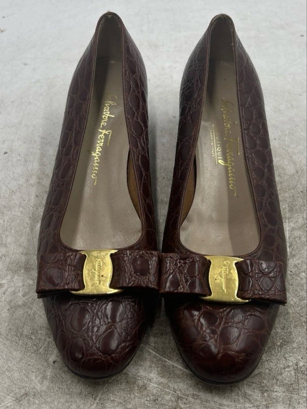 Salvatore Ferragamo Brown Croc-Embossed Vara Bow Flats with Gold Hardware Size 8